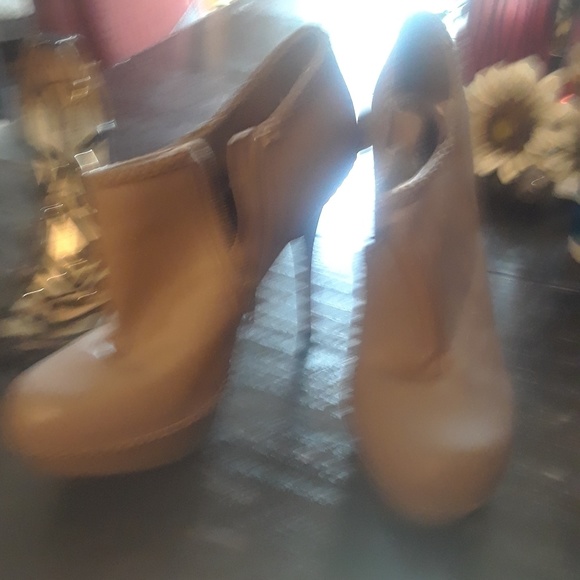 Doll house heels - Picture 1 of 1